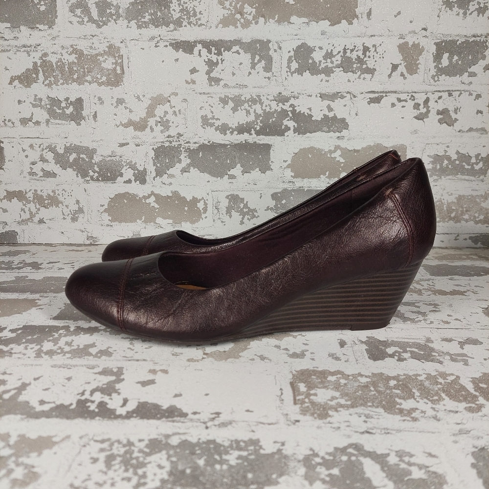 Clarks Vendra Burgundy Leather Almond Toe Wedge Pumps V143